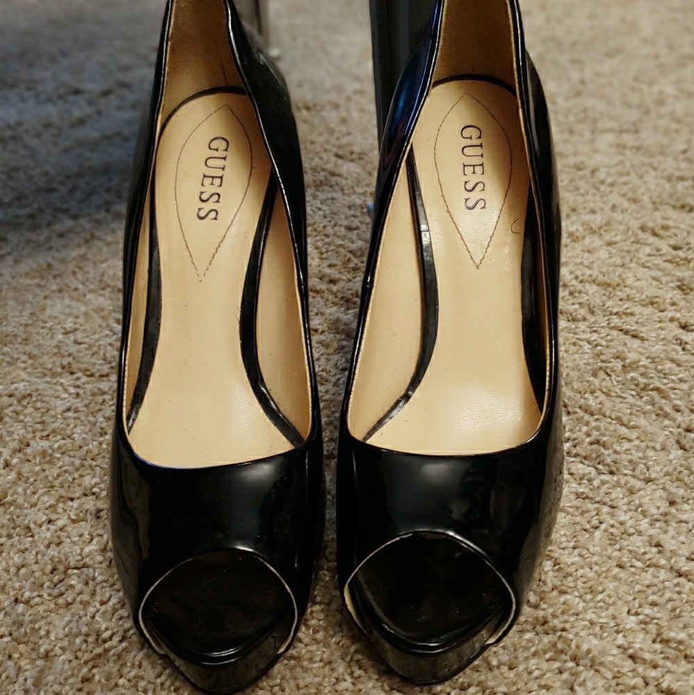 Guess patent leather peep-toe pumps